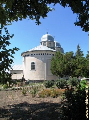 Здание центральной церкви монастыря Добруша
