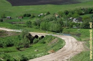 Rîul Cihur în satul Pociumbeni, Rîşcani. Mai 2014