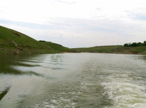 Lacul de acumulare Costeşti, de-a lungul fostei albii a rîului Ciugur, Costeşti