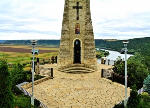 Treritoriul monumentului „Badea Mior” şi vedere spre Nistru