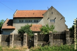 Английский дом в селе Оницкань, Криулень