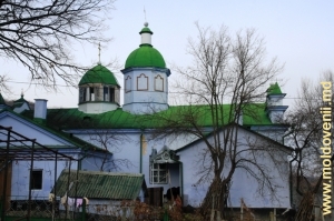 Михайло-Архангельская зимняя церковь, вид сбоку