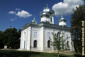 Biserica de vară a mănăstirii Hîrbovăţ – primăvara, 2011