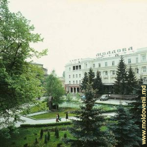 Hotelul Moldova, în prezent clădirea Mobiasbanca