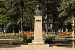 Памятник Г. Виеру в сквере