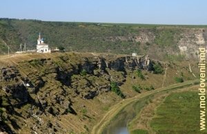 Скальный массив над Реутом у села Бутучень