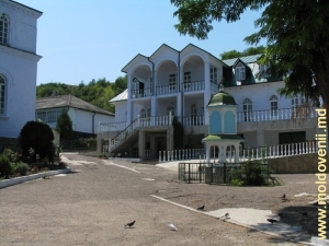 Вид на кельи Жапского монастыря, 2007