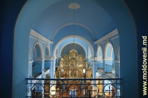 Interiorul bisericii din Nişcani