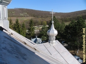 Вид на окрестности монастыря Суручень с колокольни