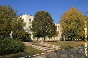 Liceul „Mihai Eminescu” de la Ungheni