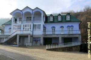 Монастырские кельи монастыря Жапка, 2011
