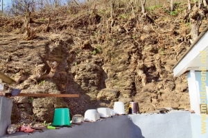 Обнажения глинистых сланцев у подножия Рудого яра