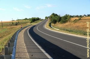 Porțiuni ale autostrăzii renovate M2 Chișinău-Soroca, septembrie 2015