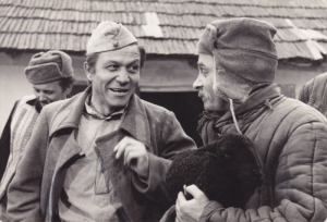 M. Volontir şi regizor V. Pascaru în filmul "Bărbaţii însuresc devreme", 1974