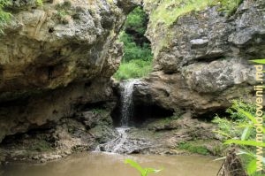 Водопад в верхней части ущелья Вэратик