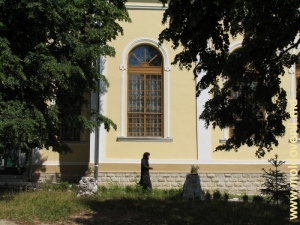 Окно летней церкви монастыря Речула