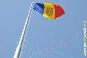 Arborarea pe catarg a drapelului Republicii Moldova