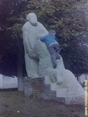Первый скульптурный симпозиум в Унгень, 2000 год