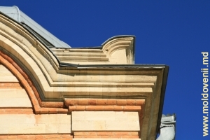 O parte a decorului bisericii din Nişcani