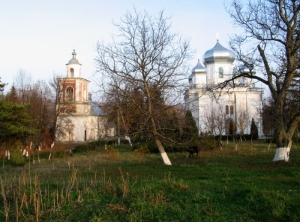 Vedere generală a bisericilor mănăstirii, vedere din adîncul curţii, Mănăstirea Hîrbovăţ, Călăraşi