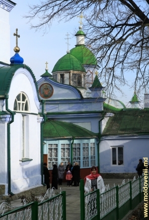 Вид на Михайло-Архангельскую (зимнюю) церковь