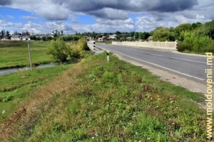 Podul peste rîul Ciuhur între satele Ruseni şi Goleni, Edineţ