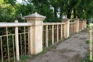 Gardul parcului