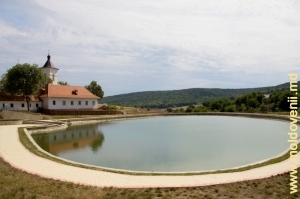Lacul de la Mănăstirea Căpriana
