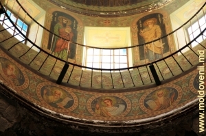 Corurile bisericii de vară a Mănăstirii Condriţa