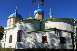 Церковь в селе Вэлчинец, Кэлэраш, вид сбоку