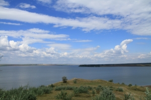 Vedere spre lacul de acumulare