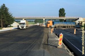 Construcţia pasajului de încrucişare pe şoseaua Soroca, mai 2014