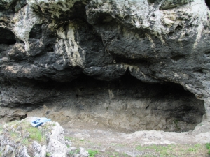 O parte din peşteră, aşezări ale omului din neolitic