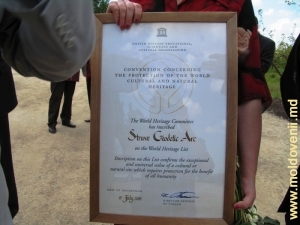 Сертификат ЮНЕСКО геодезического пункта Дуги Струве у села Рудь, Сорока. 17.06.06