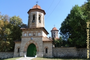 Общий вид Кухурештской церкви