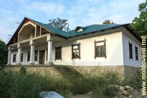 Vedere a casei lui Ioniță Iamandi sau a casei cneaghinei Dolgorukaia în perioada reconstrucției, septembrie 2015