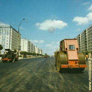 Lucrări de asfaltare. Prospectul Moscova. Anul 1980