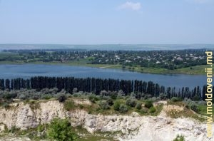 Rezervorul Costești, brațul rîului Ciuhur în preajma satelor Duruitoarea Nouă (malul drept) și Duruitoarea (malul stîng)