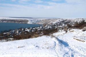 Vedere de iarnă spre satul Molovata şi lacul de acumulare de la Dubăsari