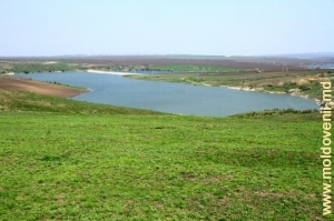 Lacul de acumulare pe r. Racovăț