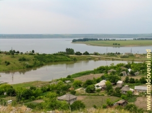Село Дуруиторя Веке и Костештское водохранилище, вид со склонов Ущелья Дуруиторя