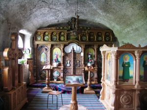Интерьер скального монастыря в с. Бутучень
