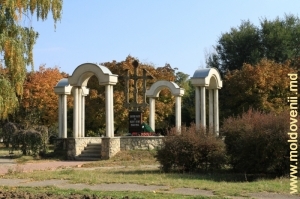 Мемориальный комплекс во Французском парке Унген