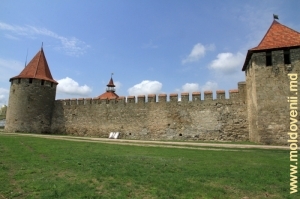 Zidul şi turnurile părţii centrale a cetăţii