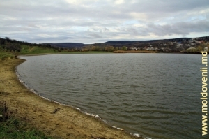 Lacul de acumulare de pe rîul Bîc din satul Temeleuţi