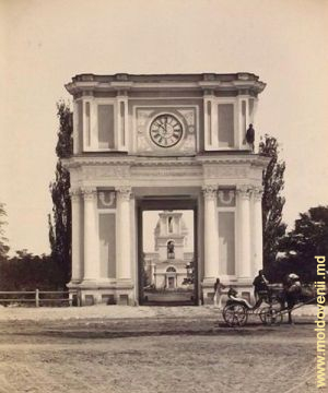 Arcul, cunoscut și sub denumirea de Poarta Sfîntă. Din albumul lui Kondrațki "Chișinăul și împrejurimile sale. 1889"