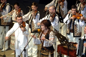 Orchestră de muzică populară „Frații Odvahov”, Zinaida Julea