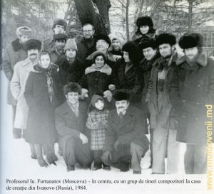 Профессор Ю. Фортунатов (Москва) – в центре, с группой молодых композиторов в Доме творчества композиторов «Иваново» (Россия), 1984 год