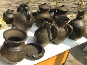 Vase din ceramică neagră