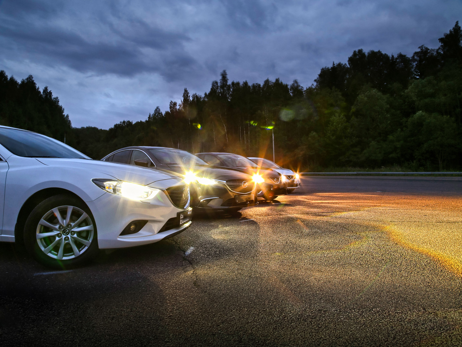 Lighting car. Фары машины ночью. Свет в машине. Свет фар. Машина с отключиными фарами.